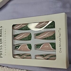 U PICK 4PCS .Press on fake nail